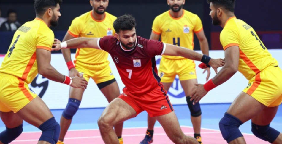 अहमदाबाद की पॉइंट्स टेबल वह नहीं बता रही जो आप समझ रहे हैं — तीन टीमें बिना खेले तीसरे-चौथे पायदान पर हैं